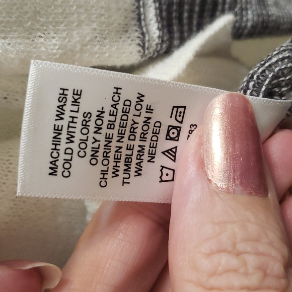 Maurices lightweight sweater - Picture 4 of 6